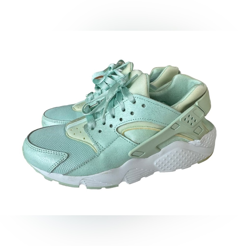 Nike Huarache Run SE Igloo Green 6.5 Youth | 8 Women Running Sneakers. b15 - Picture 2 of 9